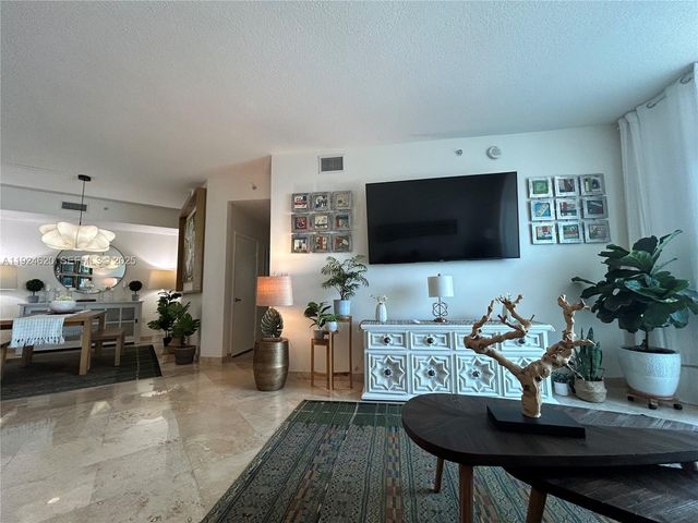 9055 SW 73 CT 809, Miami, FL 33156