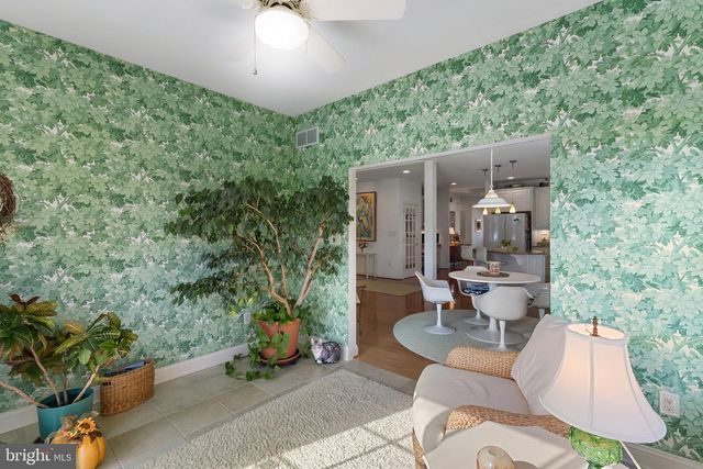 121 DEVALINDER DR, Newark, DE 19702