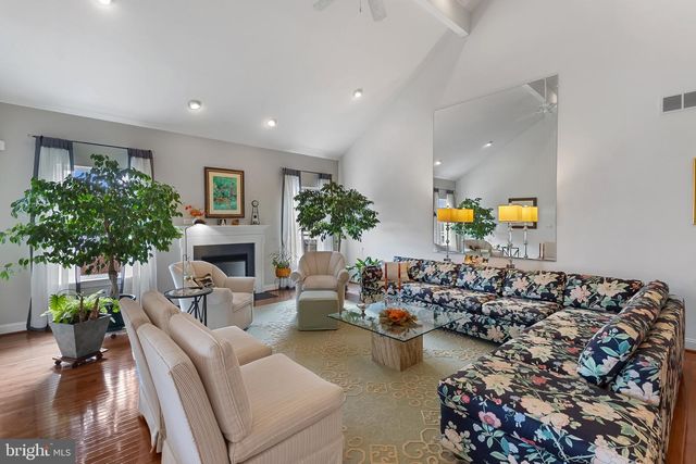 121 DEVALINDER DR, Newark, DE 19702