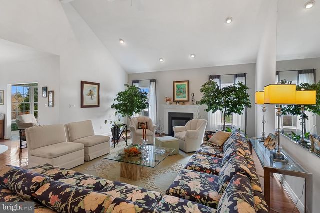 121 DEVALINDER DR, Newark, DE 19702