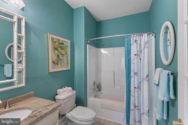 121 DEVALINDER DR, Newark, DE 19702