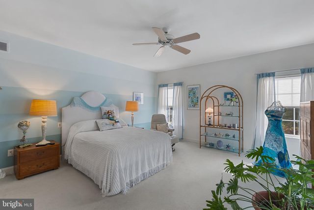 121 DEVALINDER DR, Newark, DE 19702