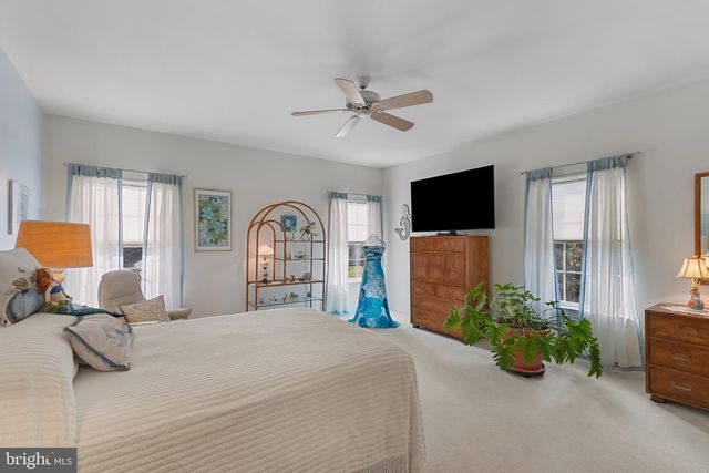 121 DEVALINDER DR, Newark, DE 19702