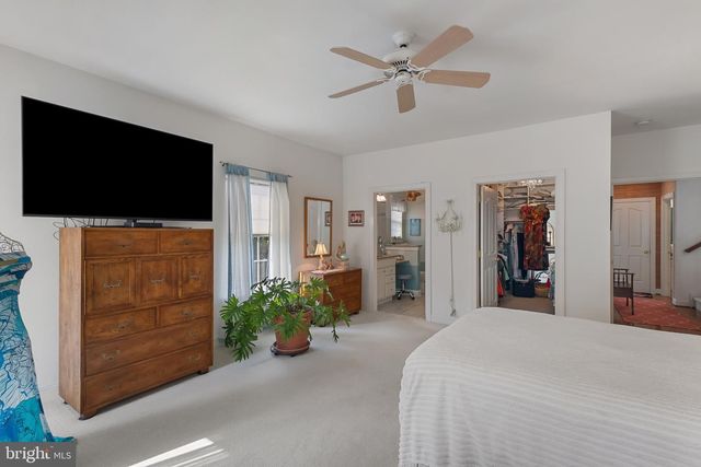 121 DEVALINDER DR, Newark, DE 19702