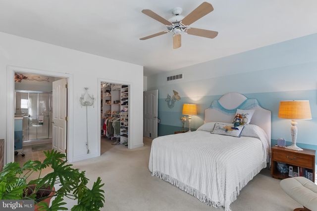 121 DEVALINDER DR, Newark, DE 19702