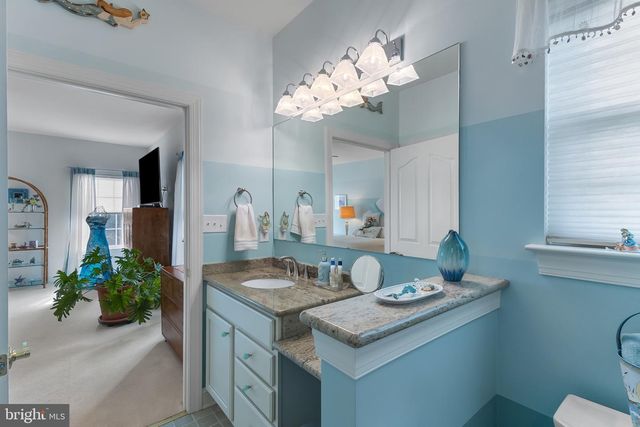 121 DEVALINDER DR, Newark, DE 19702