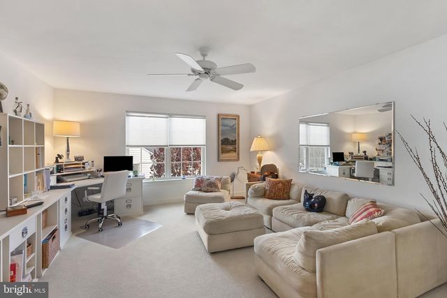 121 DEVALINDER DR, Newark, DE 19702