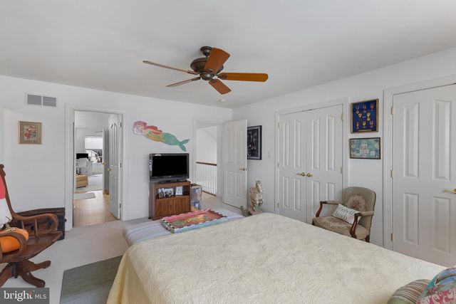 121 DEVALINDER DR, Newark, DE 19702