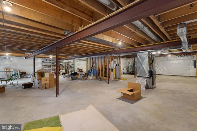 121 DEVALINDER DR, Newark, DE 19702