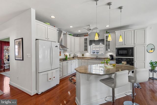 121 DEVALINDER DR, Newark, DE 19702