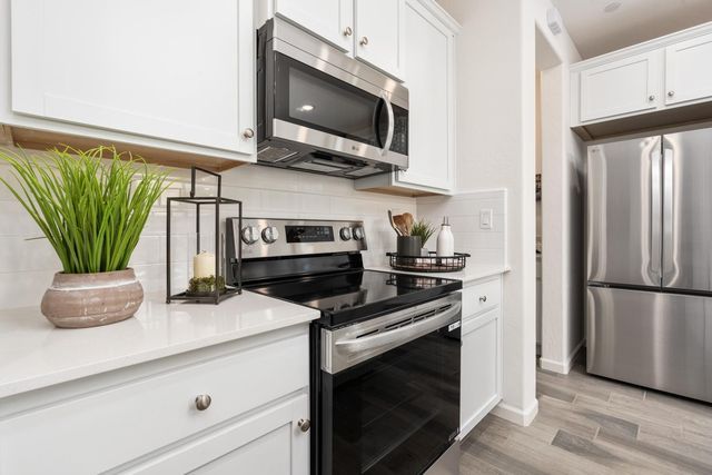 6560 E Clingstone Drive, Fresno, CA 93727