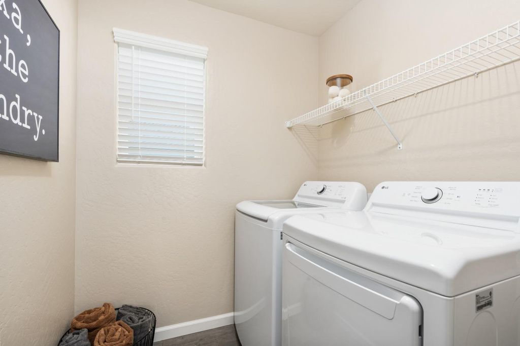 Image 26 of property listing at 6560 E Clingstone Drive, Fresno, CA 93727