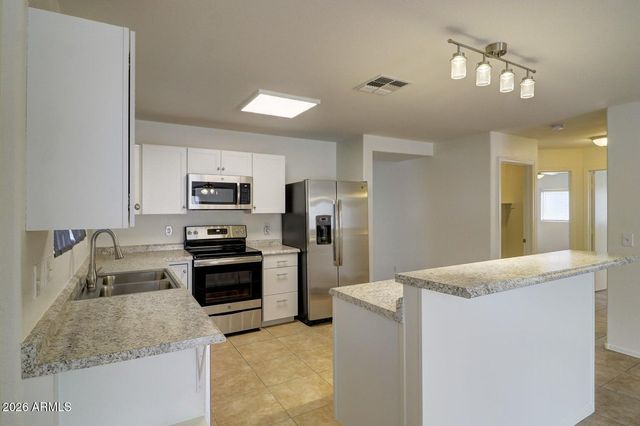 218 E MILADA Drive, Phoenix, AZ 85042