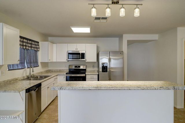 218 E MILADA Drive, Phoenix, AZ 85042