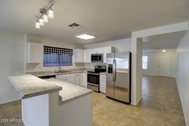 218 E MILADA Drive, Phoenix, AZ 85042