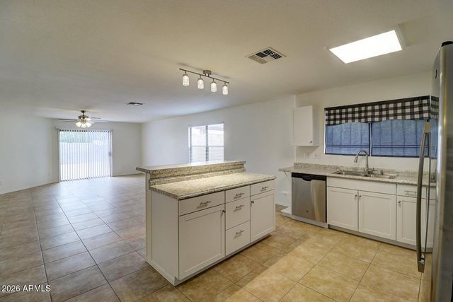 218 E MILADA Drive, Phoenix, AZ 85042