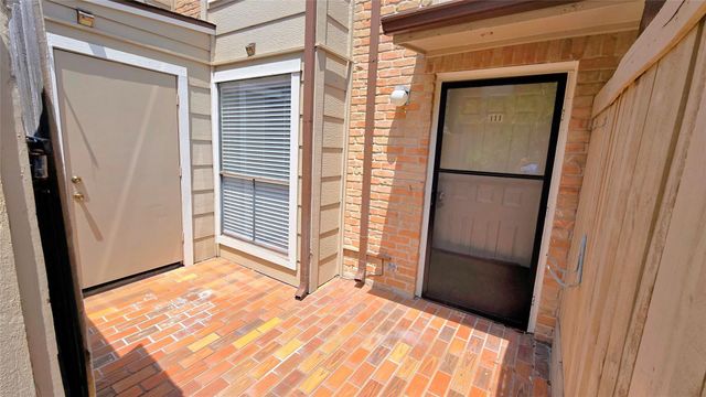 2110 Wilcrest Drive 111, Houston, TX 77042
