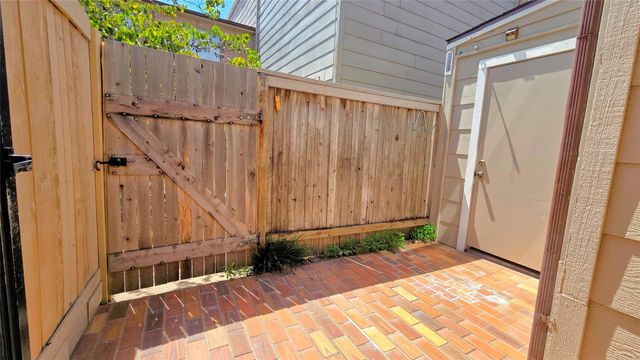 2110 Wilcrest Drive 111, Houston, TX 77042