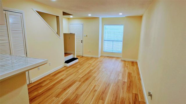 2110 Wilcrest Drive 111, Houston, TX 77042