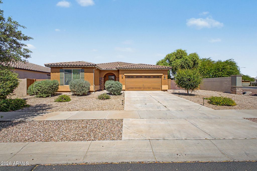 7564 W BERRIDGE Lane, Glendale, AZ 85303 — exterior