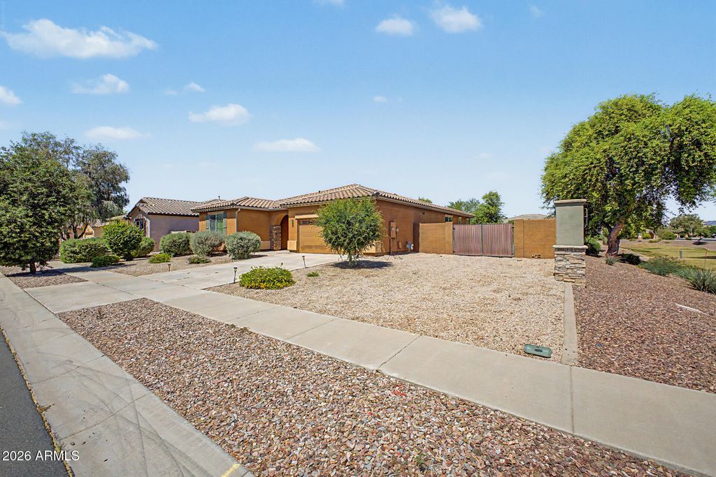 7564 W BERRIDGE Lane, Glendale, AZ 85303 — photo 3
