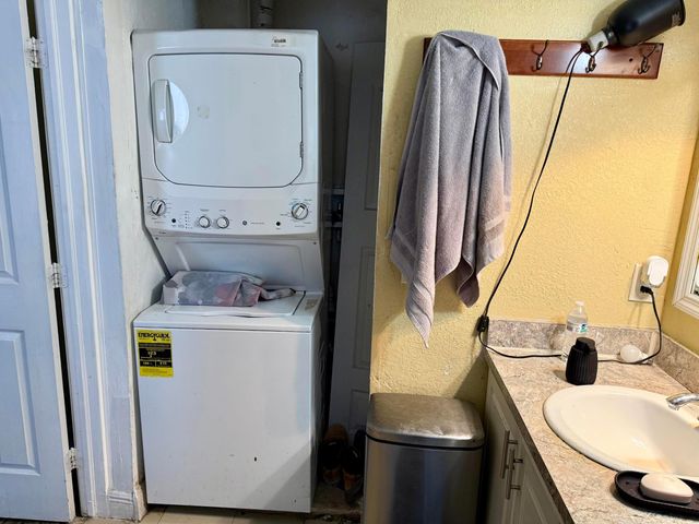 1105 W 34th Street, Riviera Beach, FL 33404