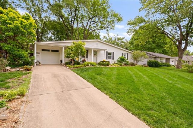 5909 Goddard Street, Shawnee, KS 66203