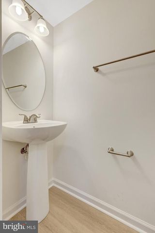 42628 FREISTADT SQ, Sterling, VA 20166