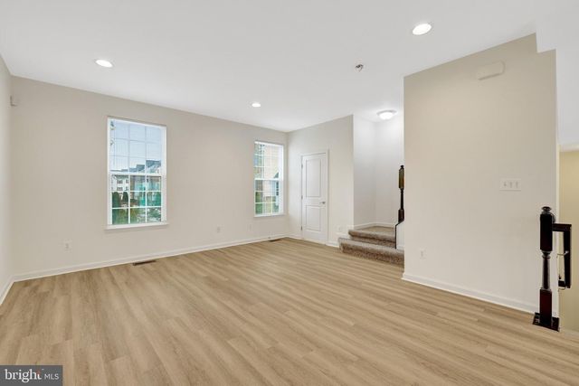 42628 FREISTADT SQ, Sterling, VA 20166