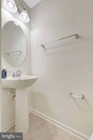 42628 FREISTADT SQ, Sterling, VA 20166