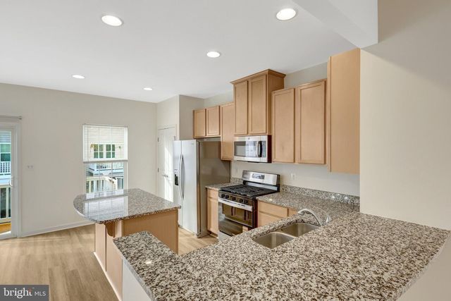 42628 FREISTADT SQ, Sterling, VA 20166