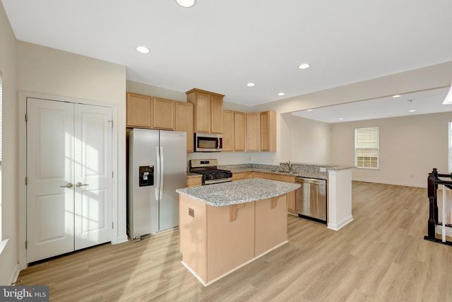 42628 FREISTADT SQ, Sterling, VA 20166