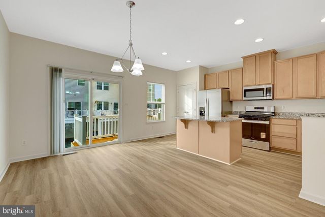 42628 FREISTADT SQ, Sterling, VA 20166