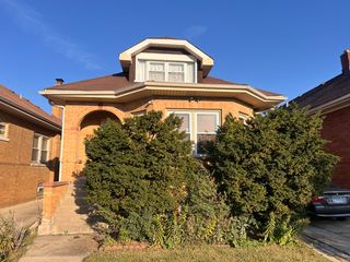 2121 S 11 Avenue, Maywood, IL 60153