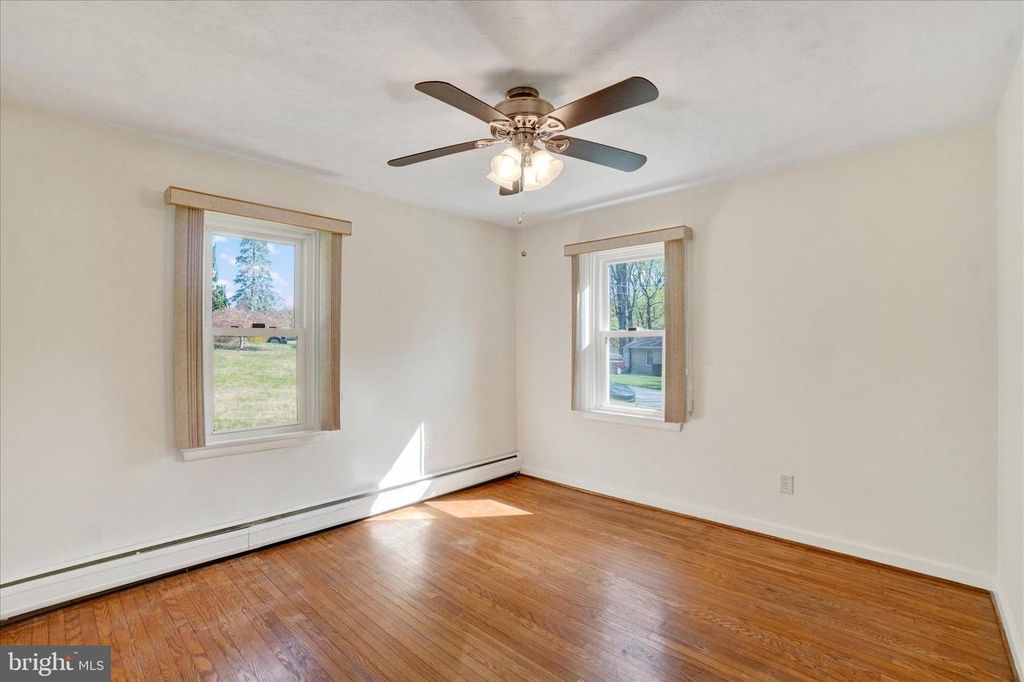 Image 10 of property listing at 1630 N EAST ST, York, PA 17406