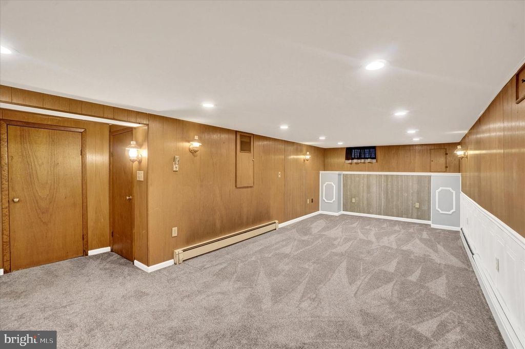 Image 15 of property listing at 1630 N EAST ST, York, PA 17406