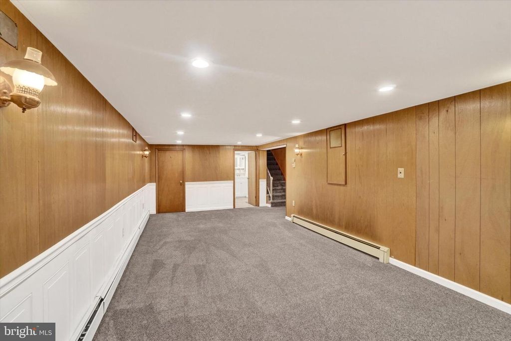 Image 16 of property listing at 1630 N EAST ST, York, PA 17406