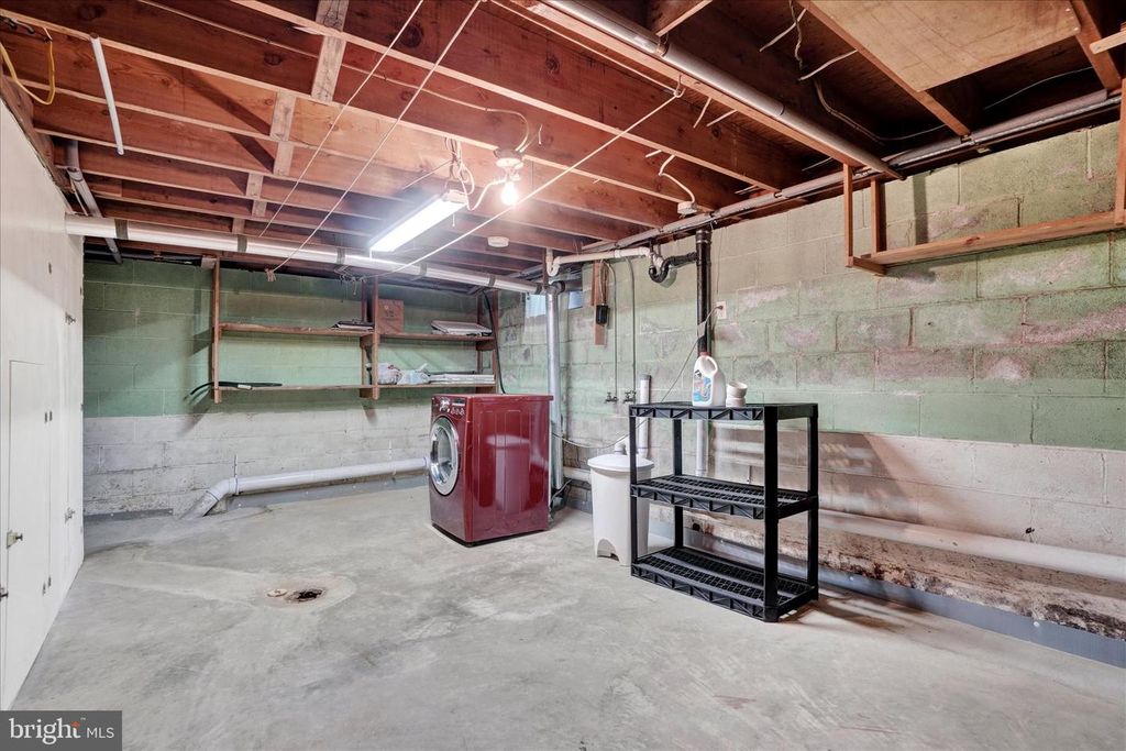 Image 19 of property listing at 1630 N EAST ST, York, PA 17406