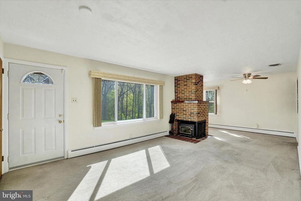 Image 2 of property listing at 1630 N EAST ST, York, PA 17406