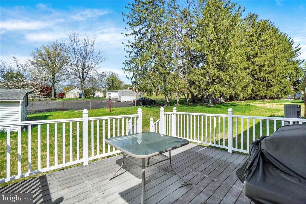 Image 20 of property listing at 1630 N EAST ST, York, PA 17406