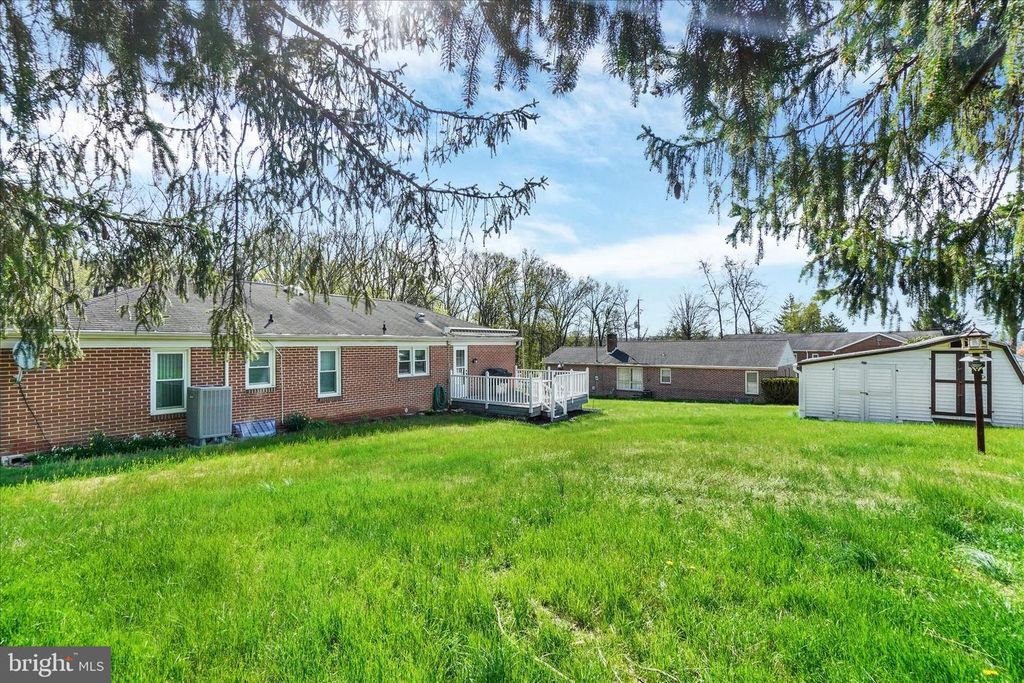 Image 23 of property listing at 1630 N EAST ST, York, PA 17406