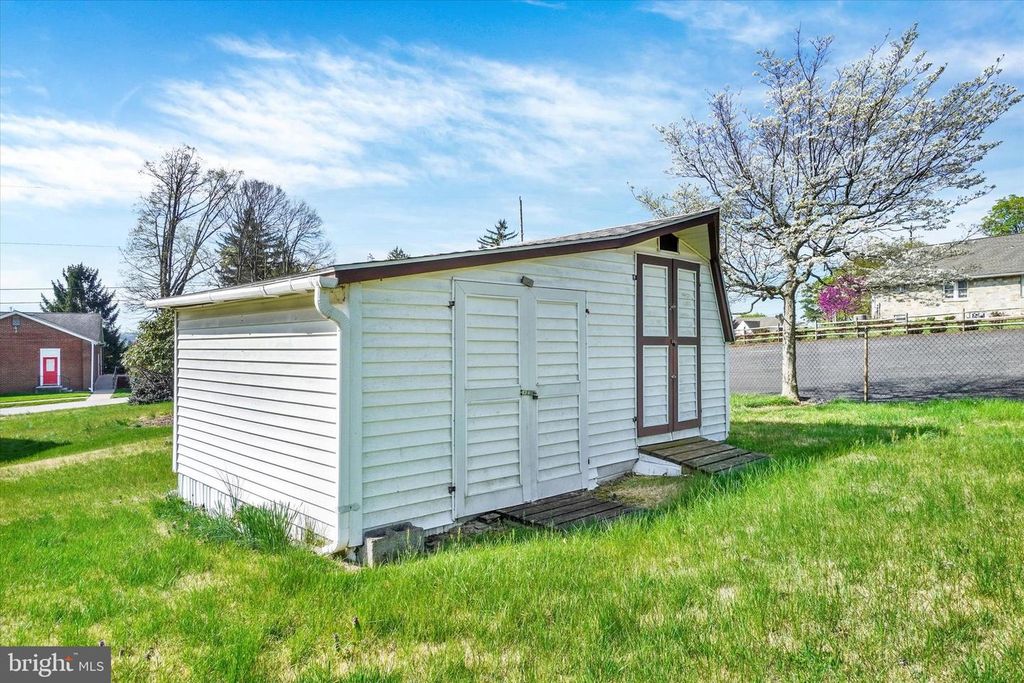 Image 25 of property listing at 1630 N EAST ST, York, PA 17406