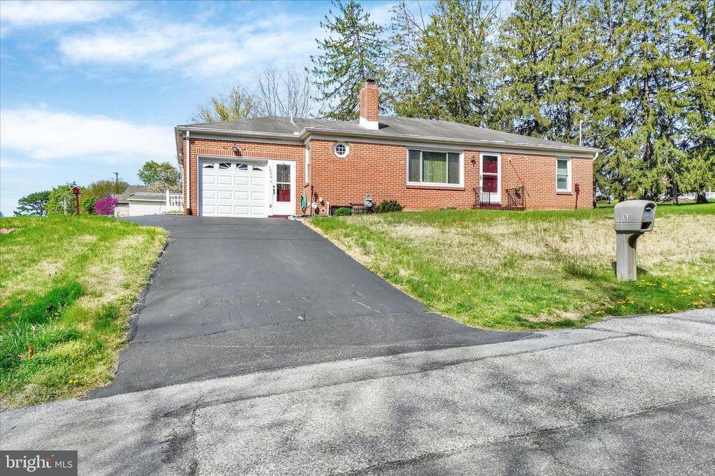 Image 27 of property listing at 1630 N EAST ST, York, PA 17406