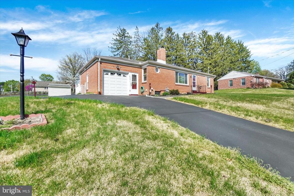 Image 28 of property listing at 1630 N EAST ST, York, PA 17406