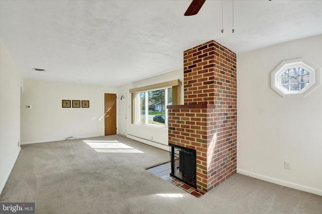 Image 3 of property listing at 1630 N EAST ST, York, PA 17406