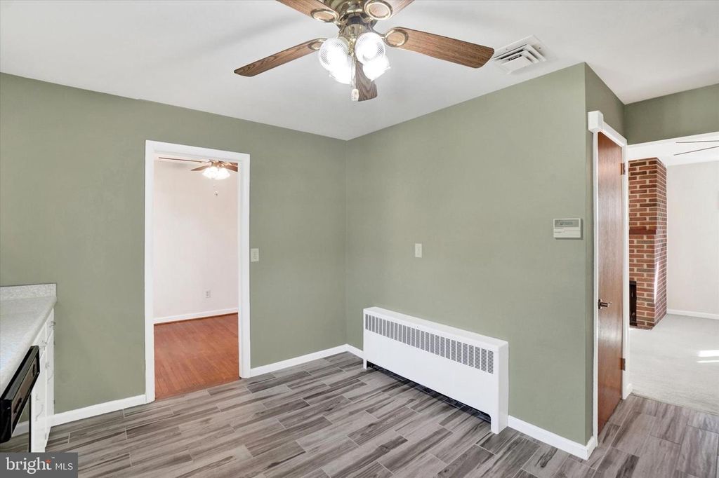 Image 7 of property listing at 1630 N EAST ST, York, PA 17406