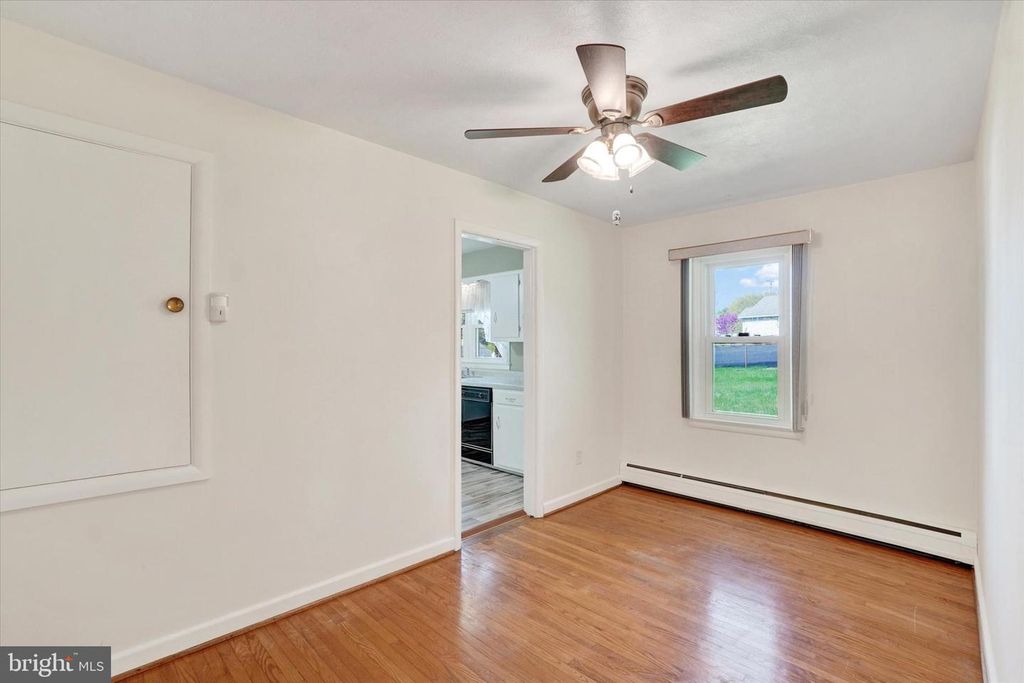 Image 9 of property listing at 1630 N EAST ST, York, PA 17406