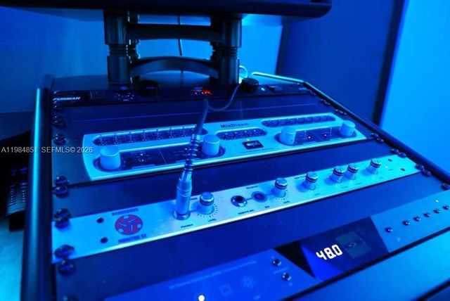 2100 NW 99th Ave, Doral, FL 33172