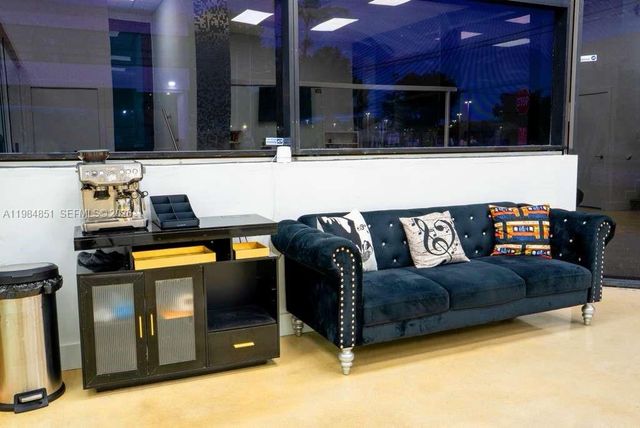 2100 NW 99th Ave, Doral, FL 33172