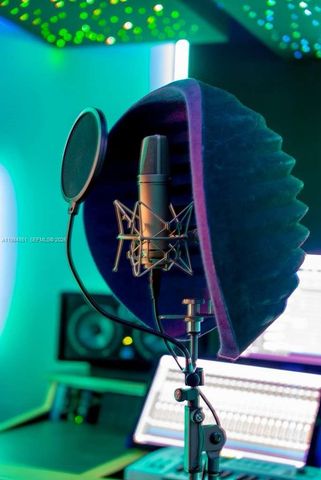 2100 NW 99th Ave, Doral, FL 33172